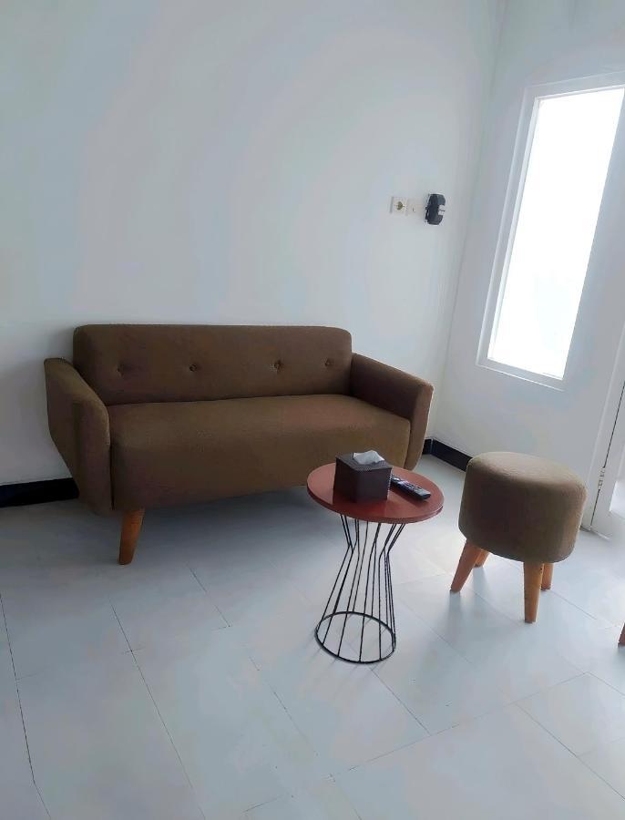 Homestay Omah Putih 반툴 외부 사진