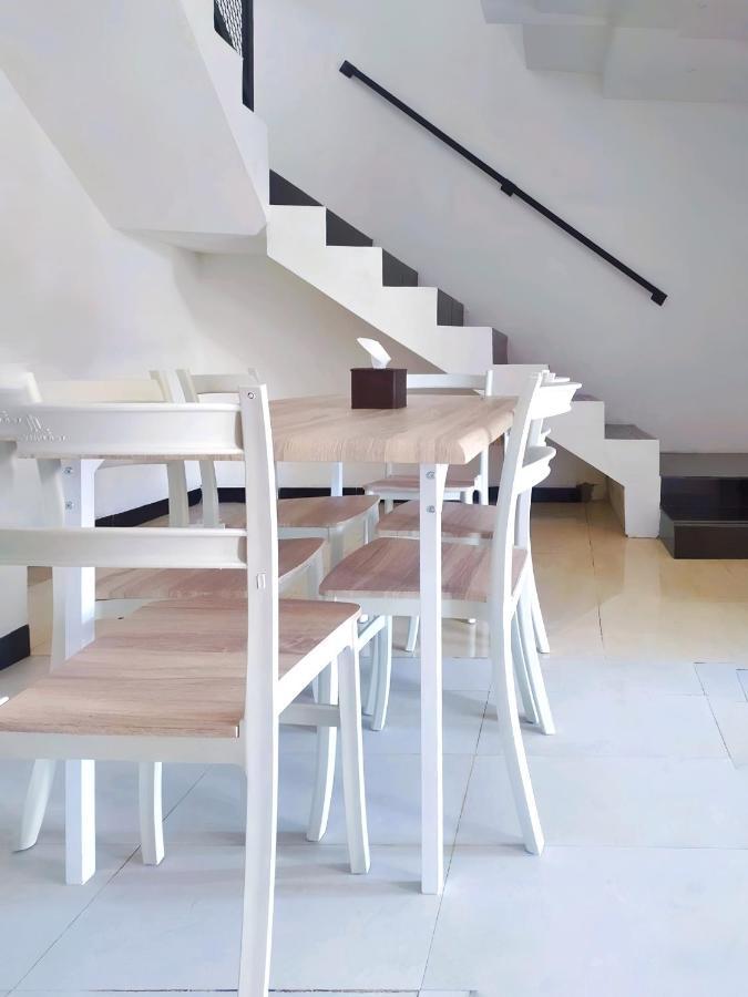 Homestay Omah Putih 반툴 외부 사진